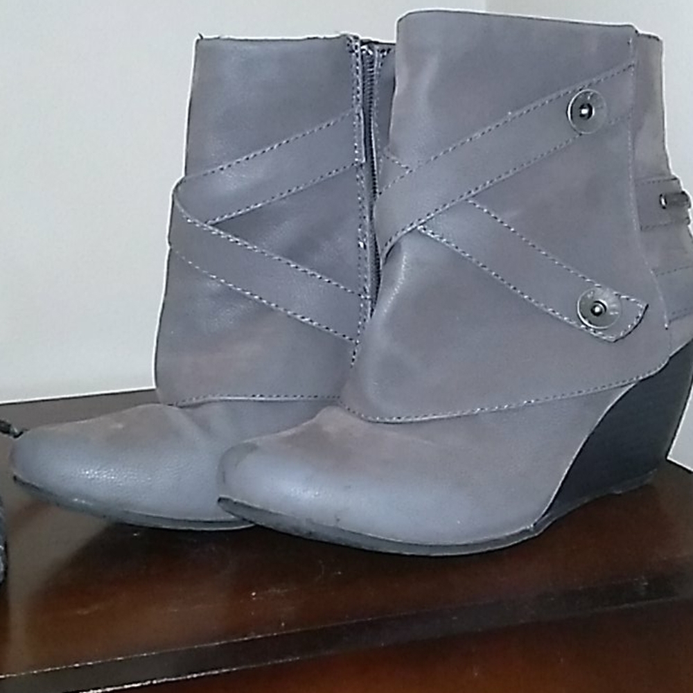 Blowfish Bilocate Booties size 7